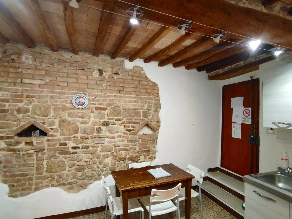 Апартаменты Casa Vicolo Delle Chiavi Поджибонси Экстерьер фото